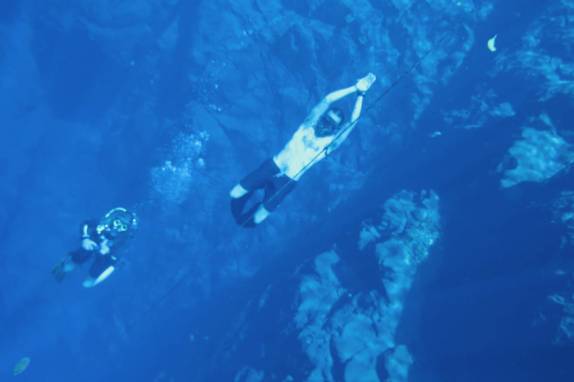 Voltando de 20 metros de profundidade na Lagoa Misteriosa, em Bonito, no Mato Grosso do Sul